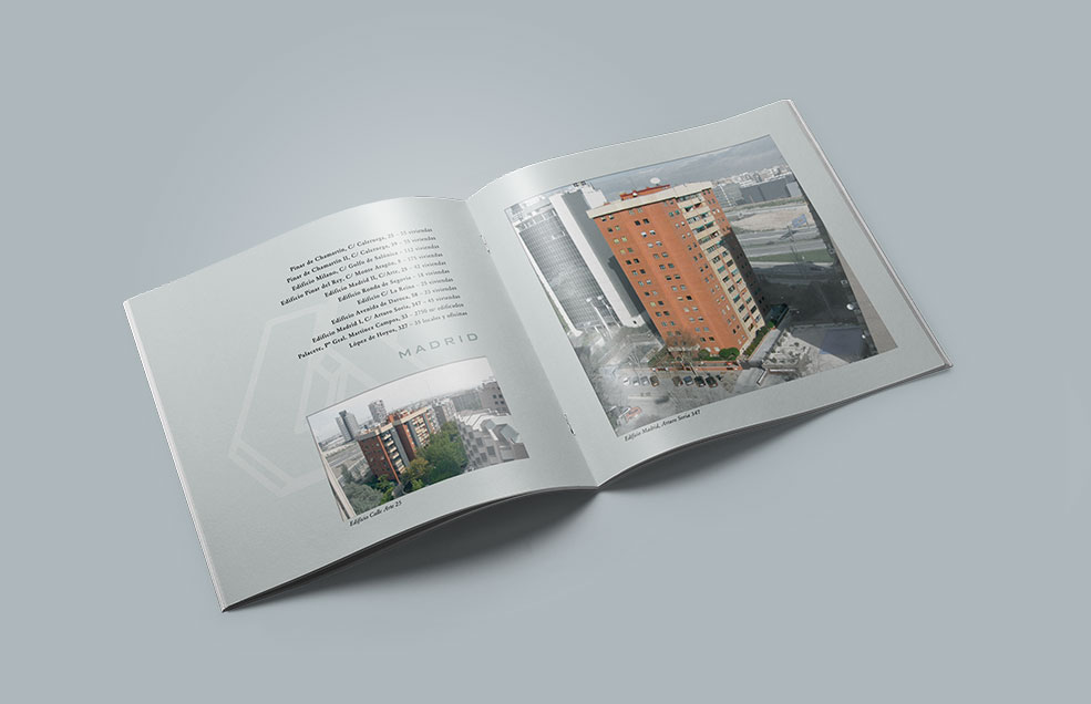 Diseño y Artes Finales Folleto de prestigio tamaño cuadrado para URBANIZADORA COLMENAR